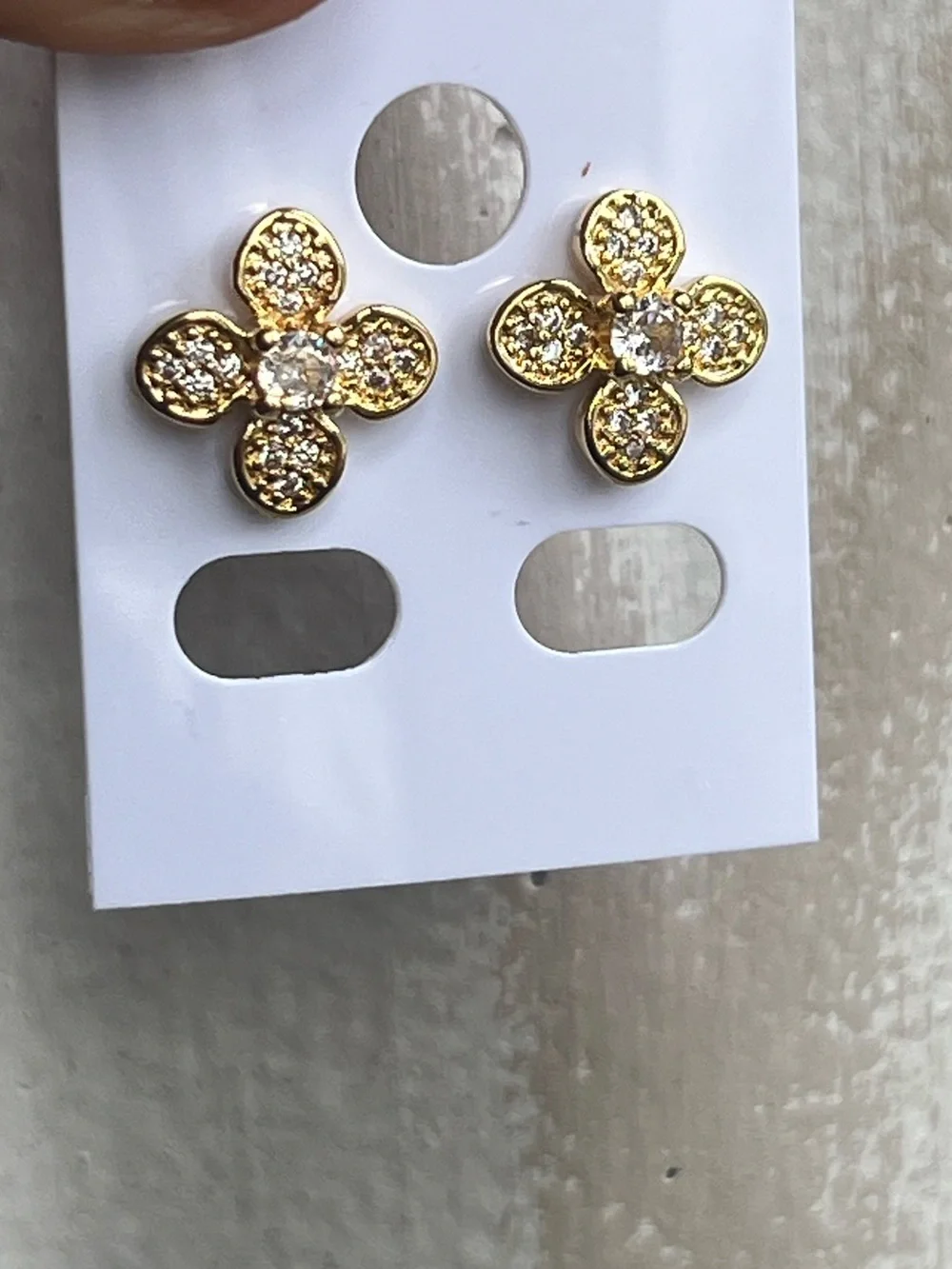 ⭐️- Gold pavé  Flower Stud Earrings with cz stone in the center